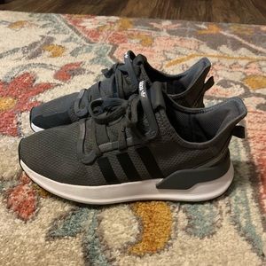 Adidas women’s tennis shoes